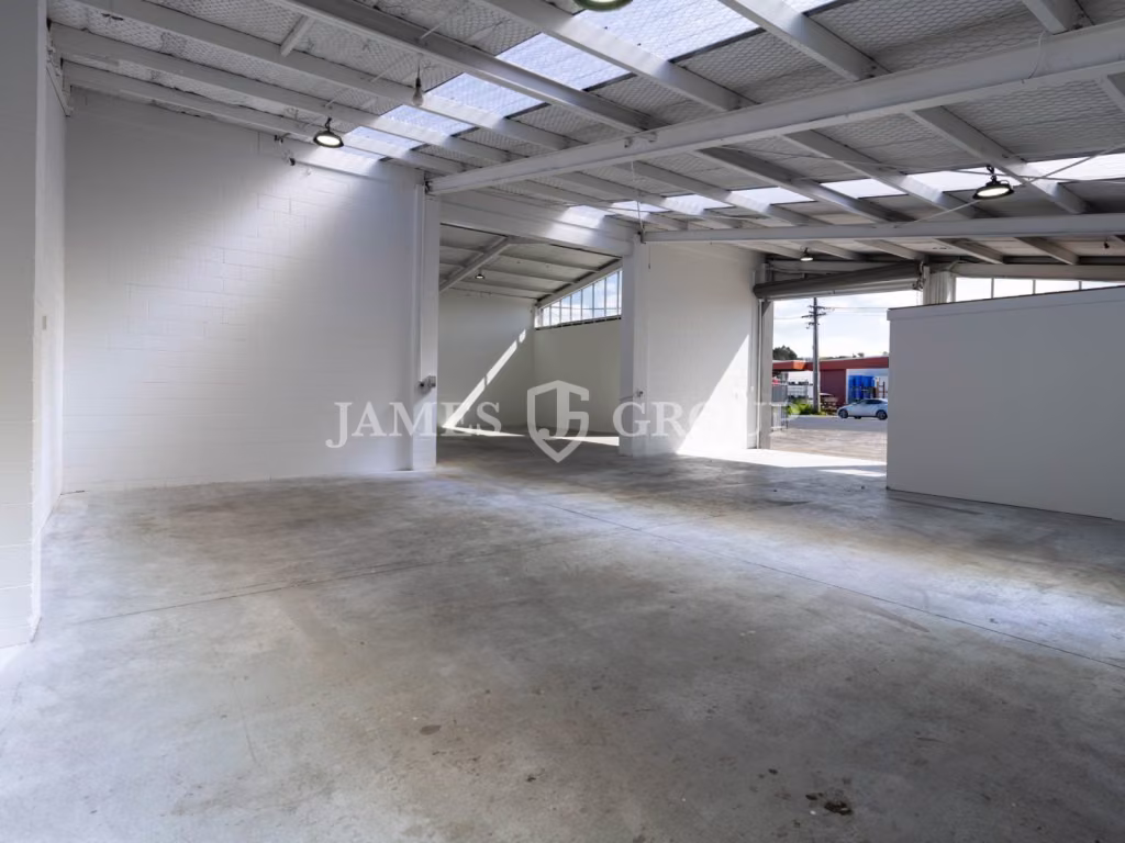 Refurbished Warehouse | Dual Access & Secure Yard