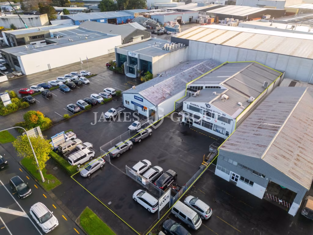 727m² High Profile Patiki Warehouse + Yard