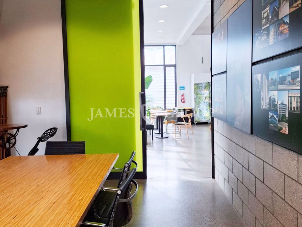 Polished Level 2 Office With Secure 24/7 Access