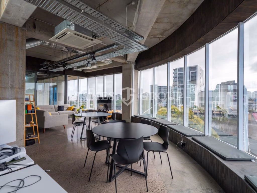 Versatile Office With Outdoor Deck On K Road