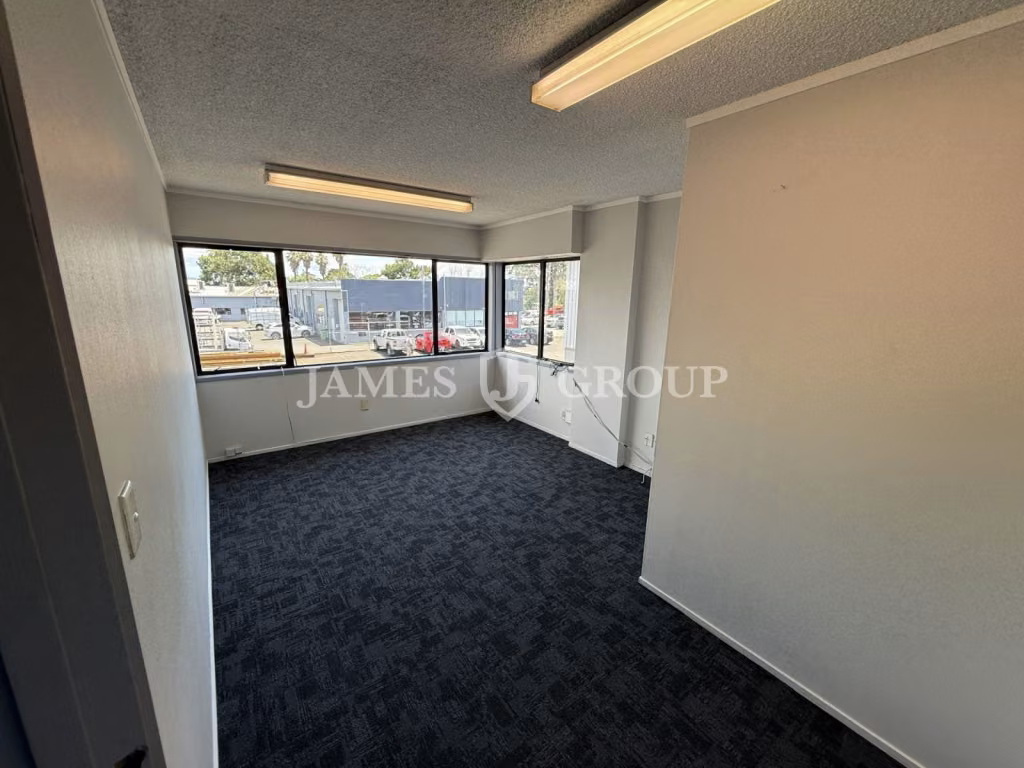 Freshly Refurbished Unit In Central East Tamaki