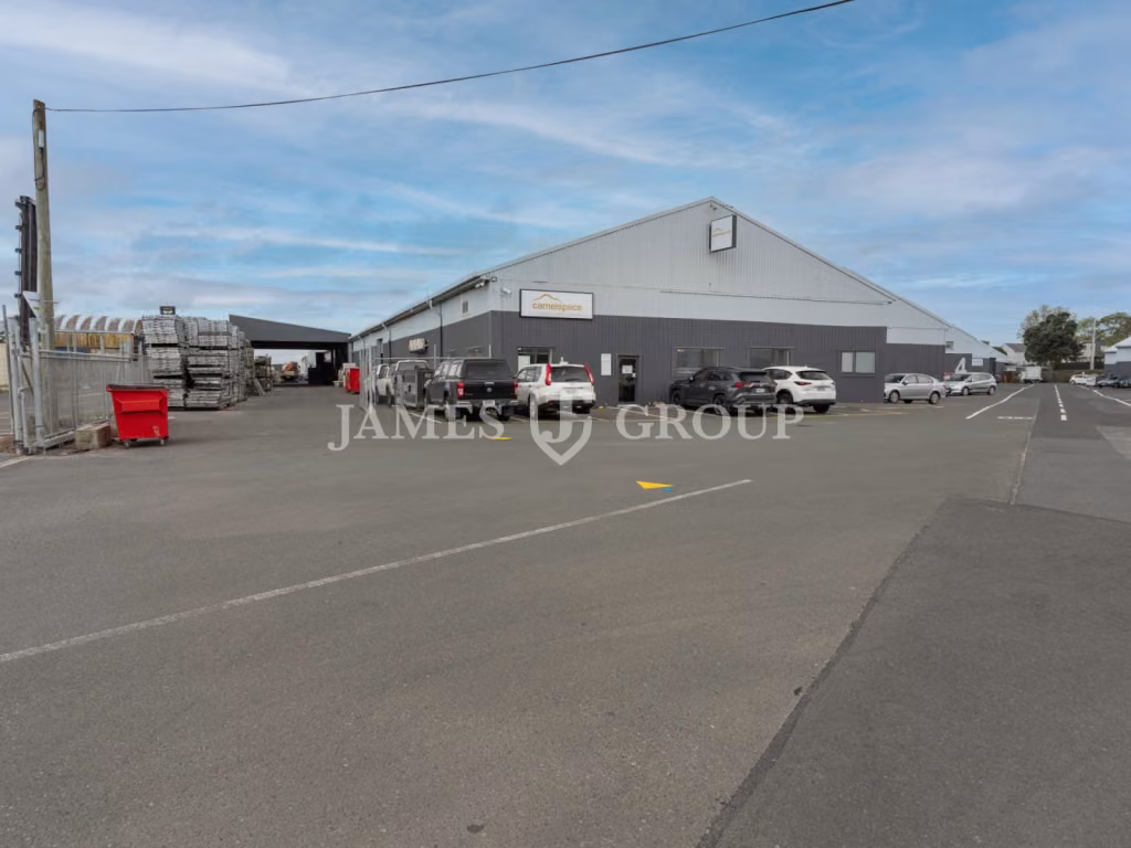 3,462m² Warehouse And Office With Yard