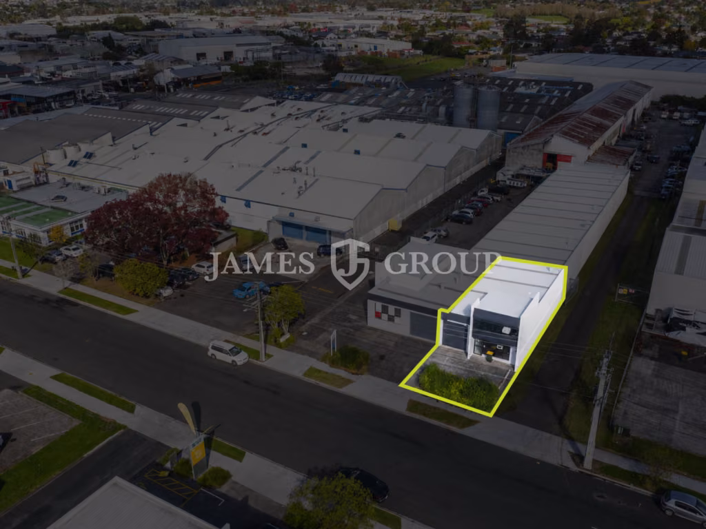 224m² Tidy Road Front Industrial | Henderson