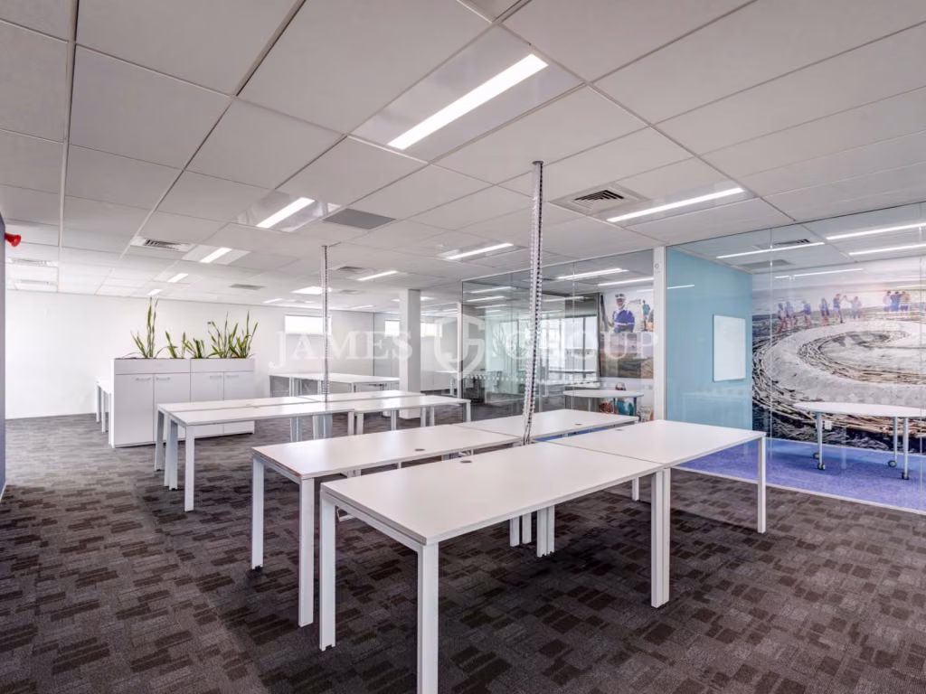 648m² Office With Fit-out & Easy Access
