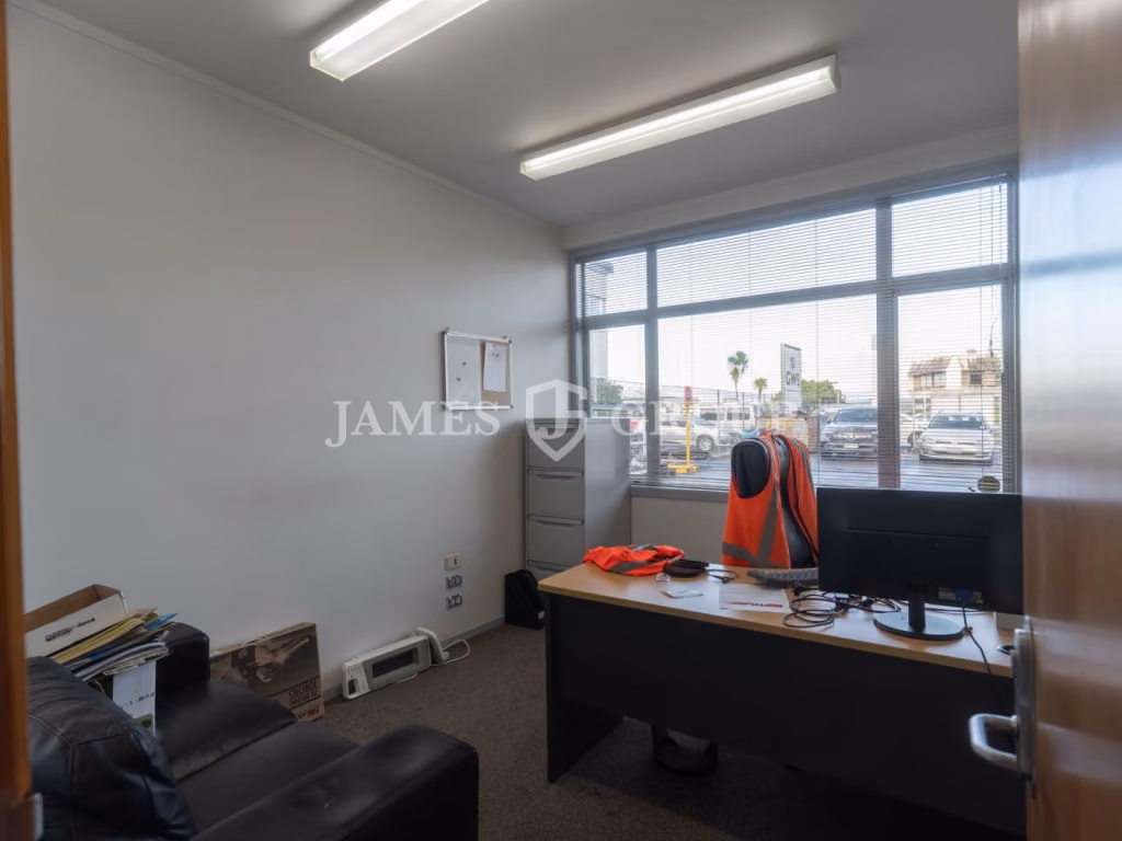 727m² High Profile Patiki Warehouse + Yard