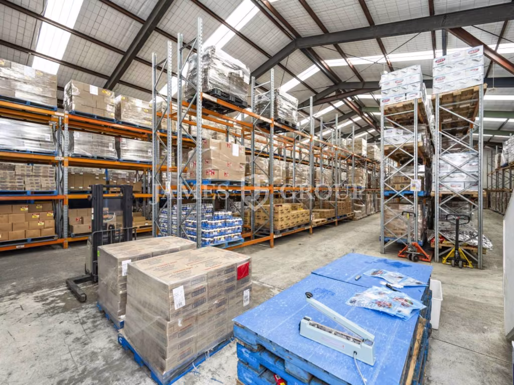 1,811m² Penrose Industrial With Yard
