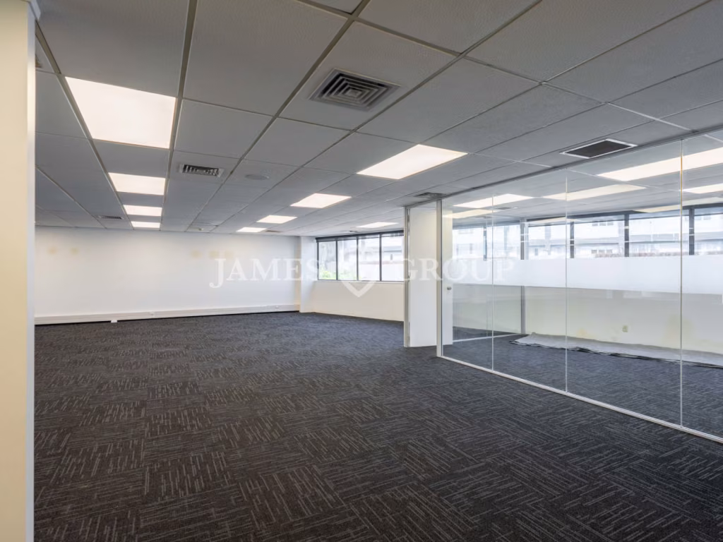 Level 2 Office In Prime Commercial Hub