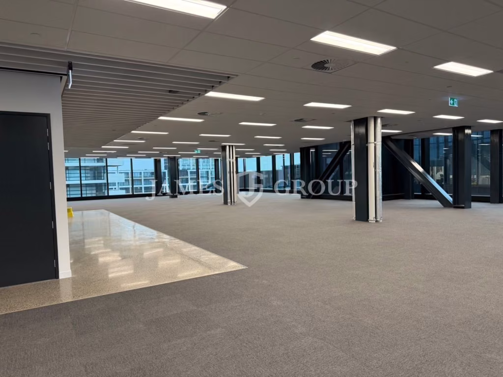 1,974m² Office With Stunning Waterfront Views