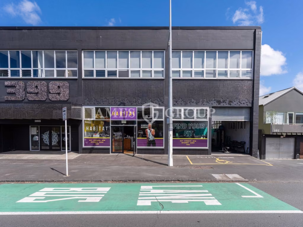 High Profile Kingsland Showroom Opportunity