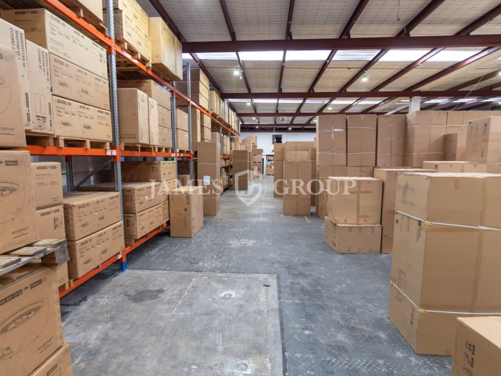 950m² Rosebank Warehouse + Mpi 40ft Container Drop