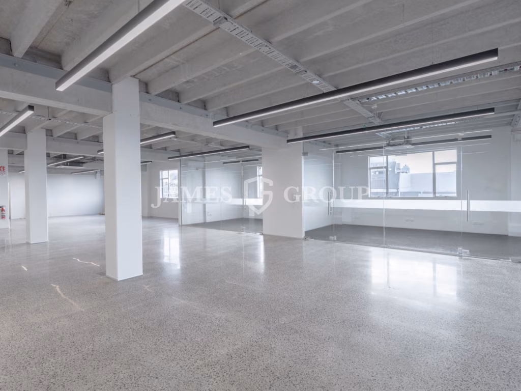 Light-filled Character Space With Ocean Outlook