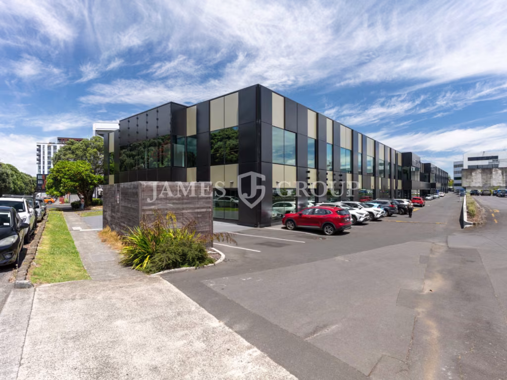 Recently Refurbished Greenlane Character Office