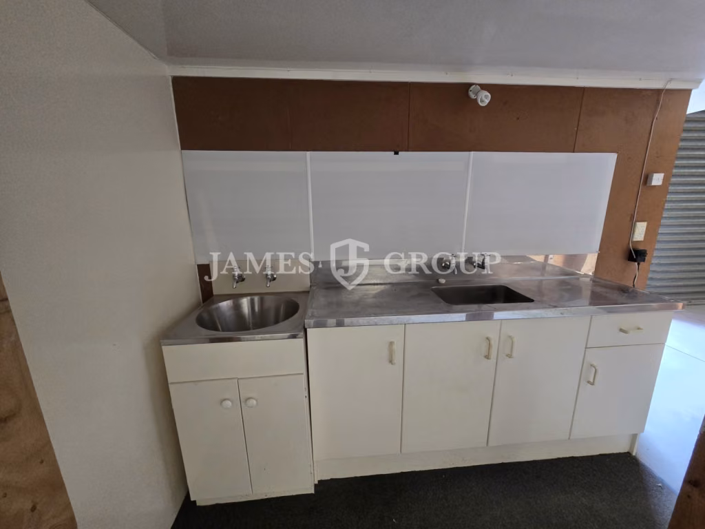 Secure 142m² Industrial Unit In East Tamaki