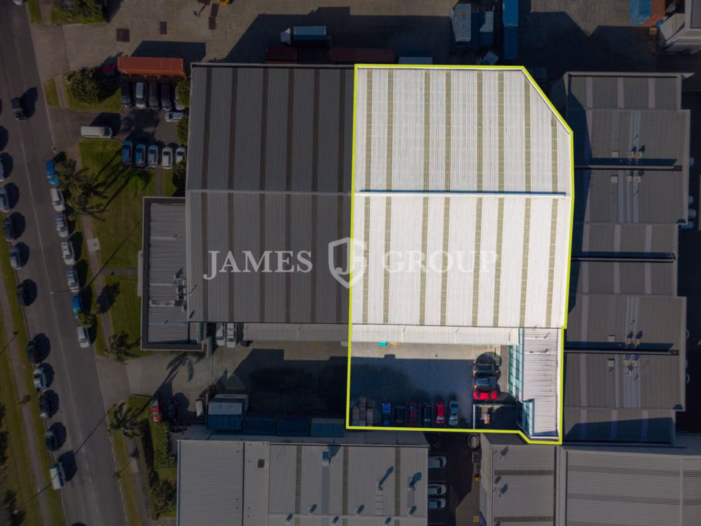 High-stud Mangere Facility – Fully Racked & Ready