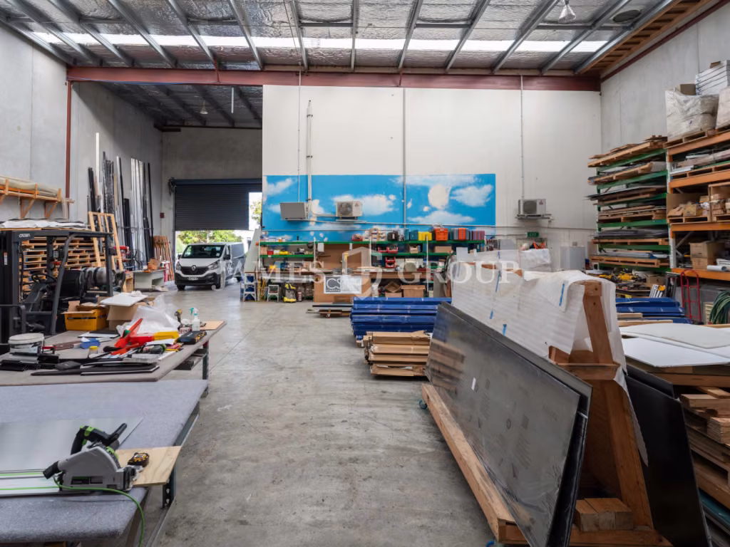 553m² Henderson Industrial | Available Now