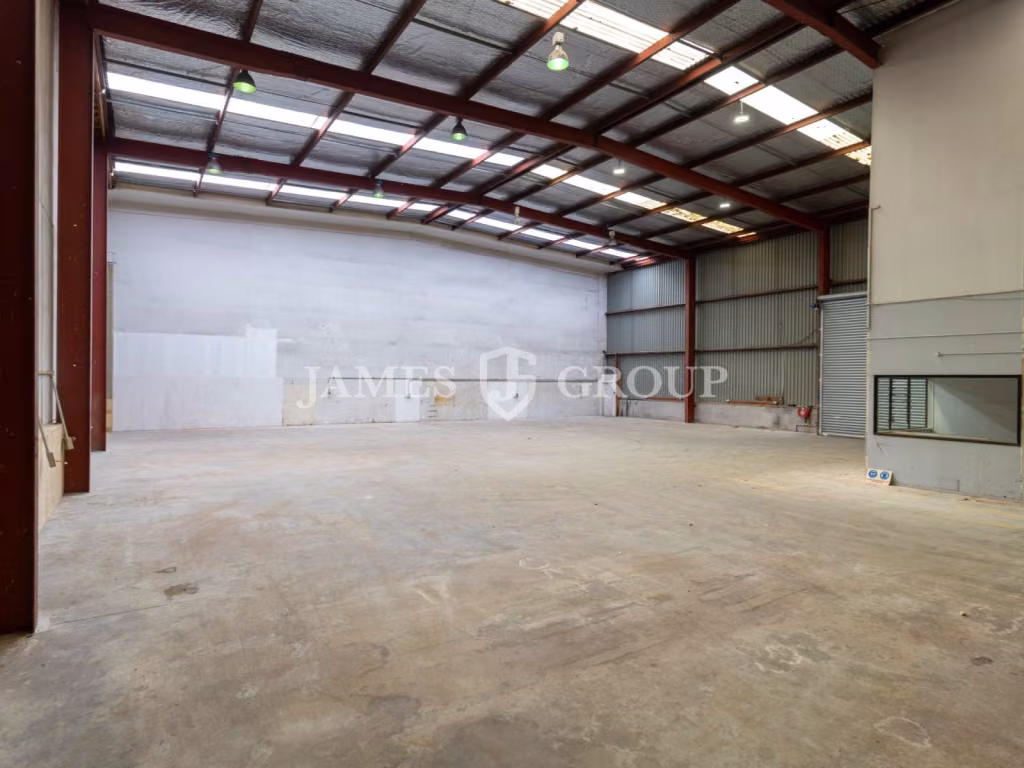 694m² | High-stud Warehouse | 8 Carparks