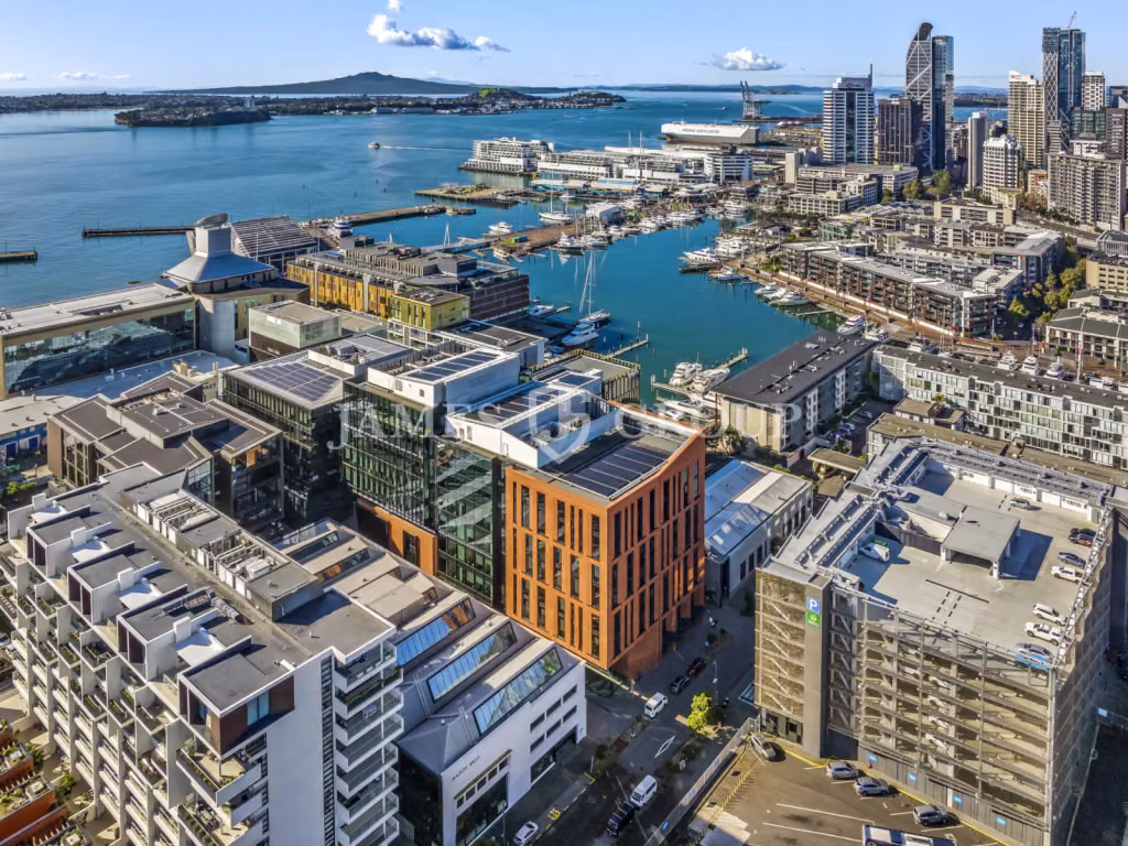 1,974m² Office With Stunning Waterfront Views