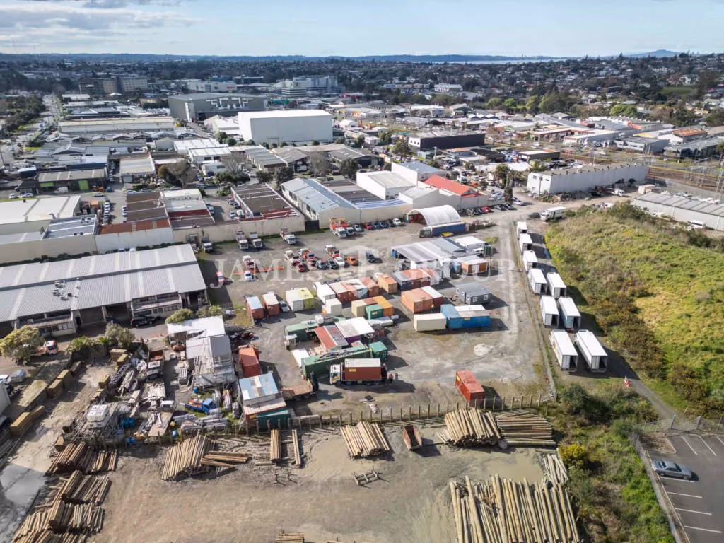 Full Serviced Henderson Yard | 3,033sqm