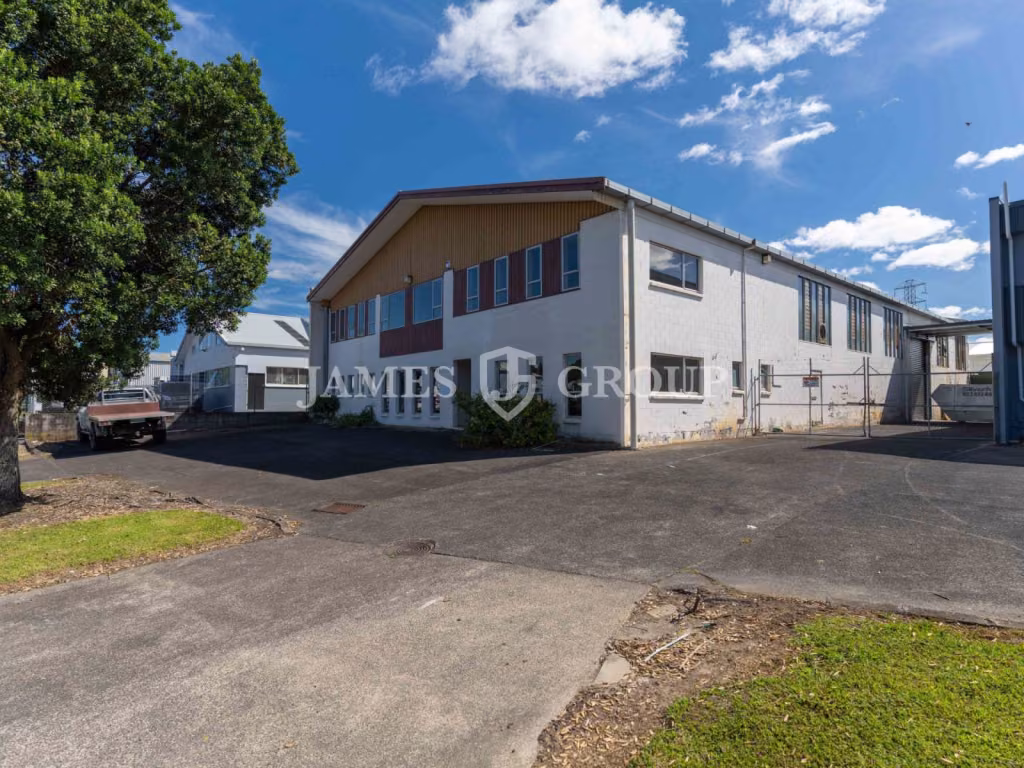 For Sale – Vacant High Stud Warehouse & Yard