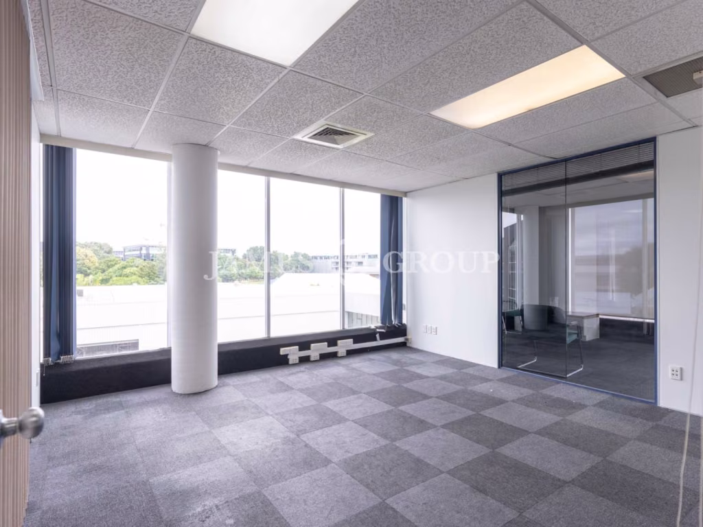 Top Floor Partitioned Office With Natural Light