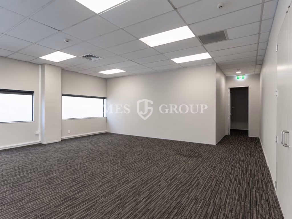Available Now: 170m² Office With 3 Car Parks