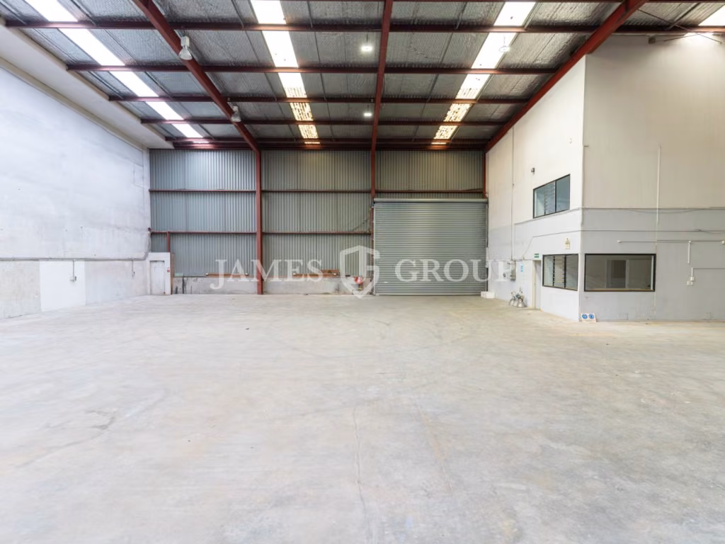694m² | High-stud Warehouse | 8 Carparks