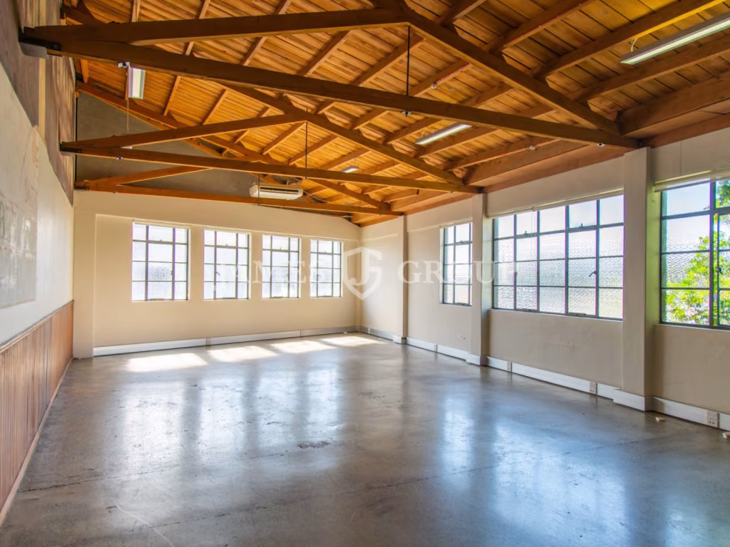 Kingsland Office With Authentic Character