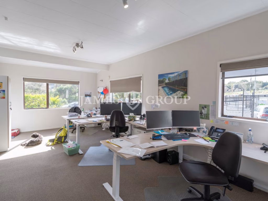 Flexible Options! Secure Yard, Office & Workshop