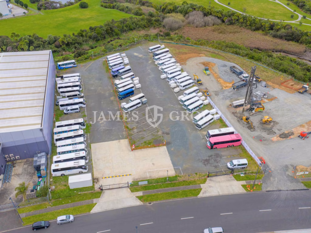 Large Airport Yard – For Lease