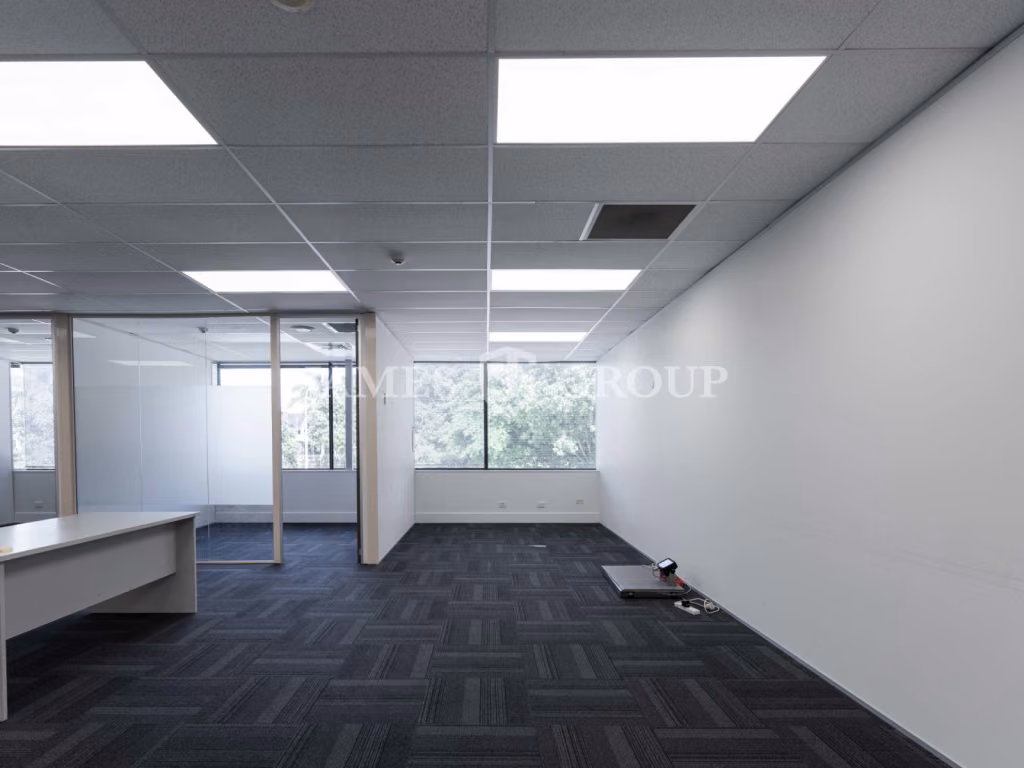 A-grade Airport Oaks Office