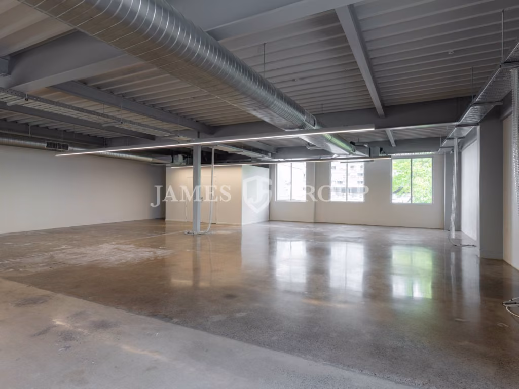 Prime Cbd Corner With Unmatched Exposure