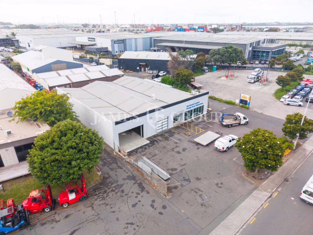 Road Front Warehouse | Exclusive 795m² Yard