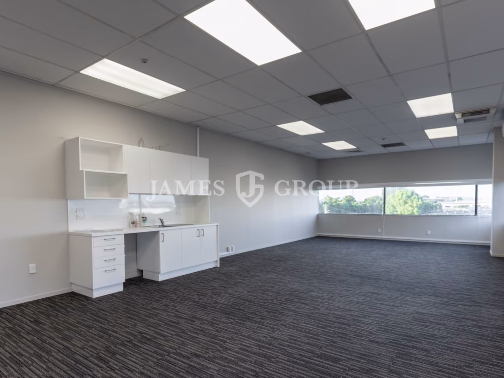 Available Now: 170m² Office With 3 Car Parks
