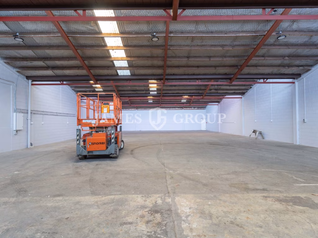 770m² Refurbished Industrial + Showroom