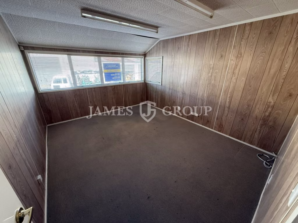 370sqm Industrial Unit – Minimal Office