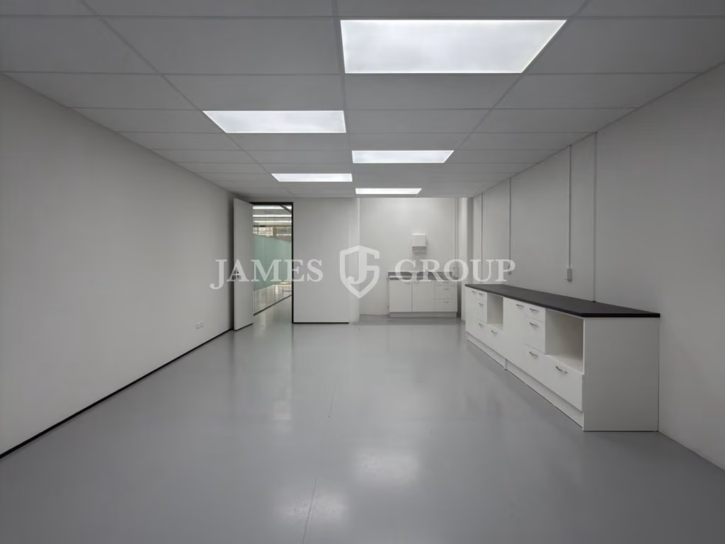 Refurbished & Ready | 590m² Penrose Unit