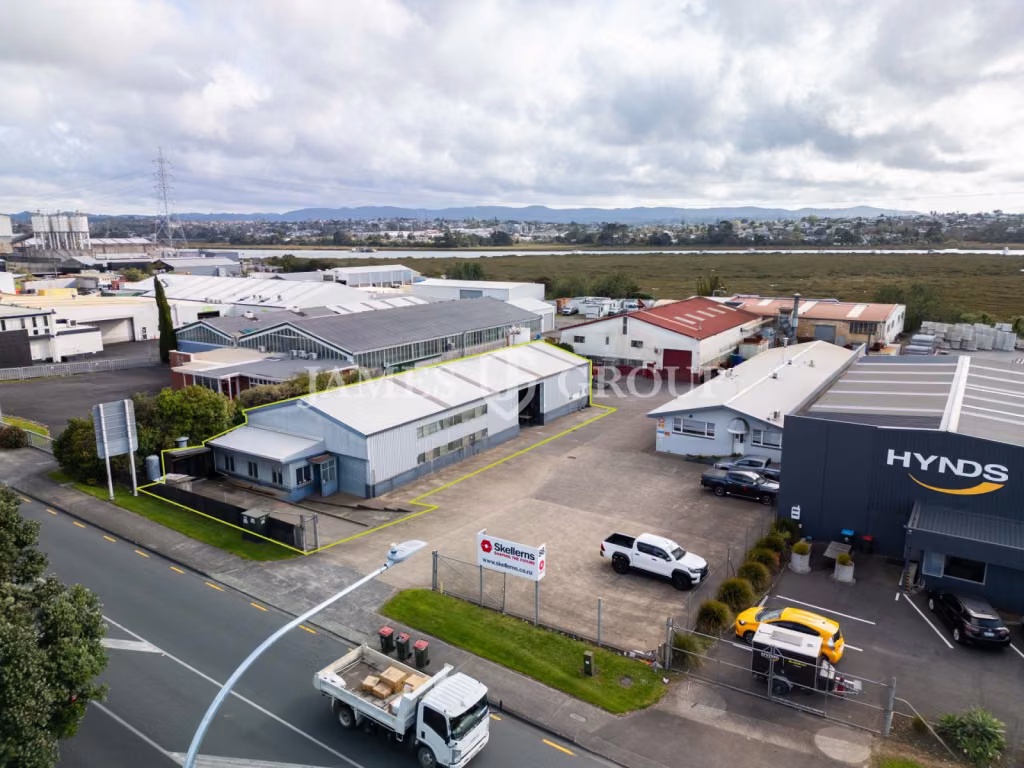 Patiki Road Gantry Warehouse + 3 Phase Power
