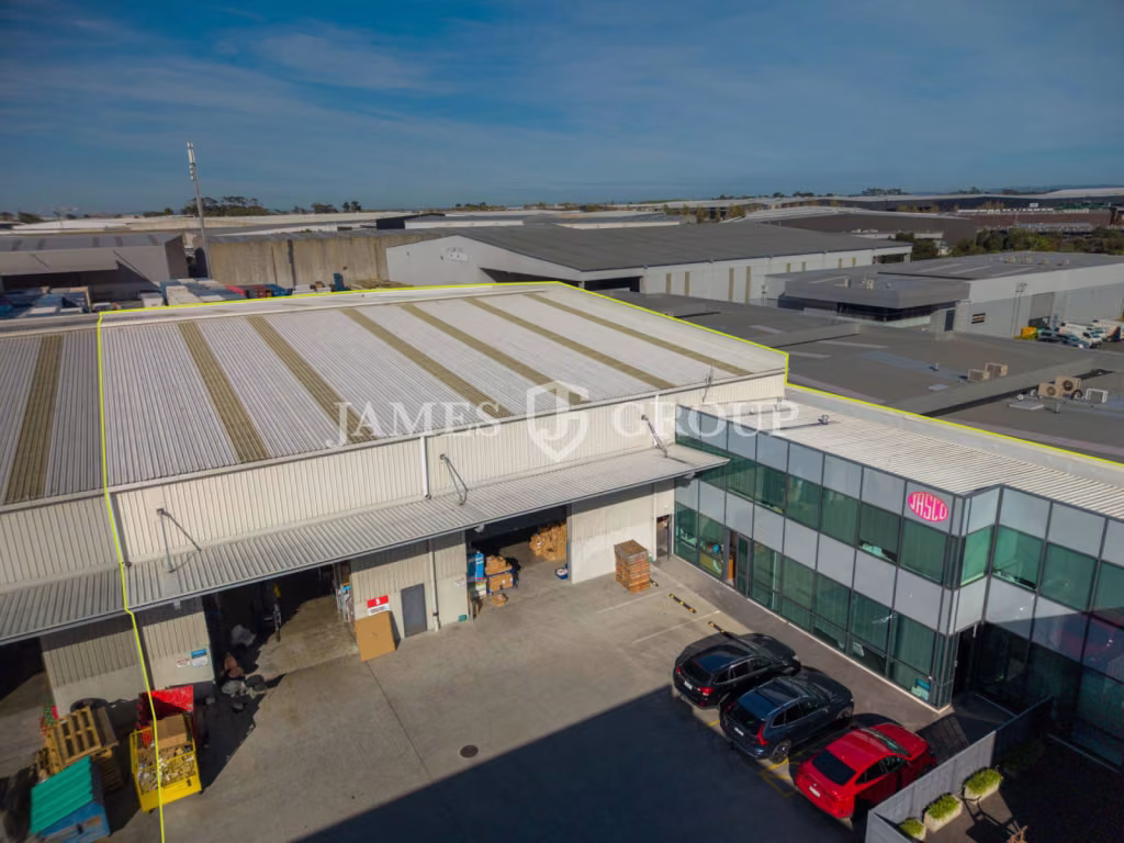 High-stud Mangere Facility – Fully Racked & Ready