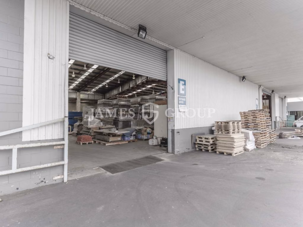 Premium Corner Site Warehouse + Large Secure Yard