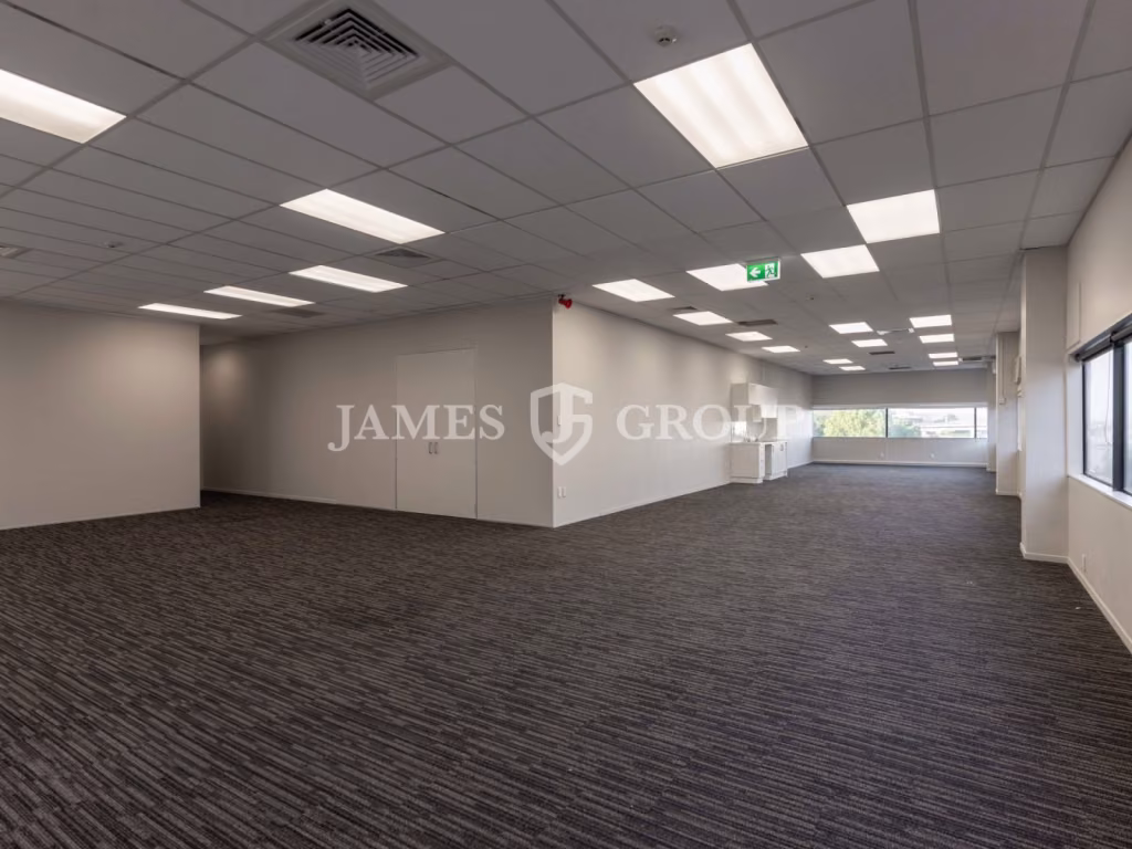 Available Now: 170m² Office With 3 Car Parks