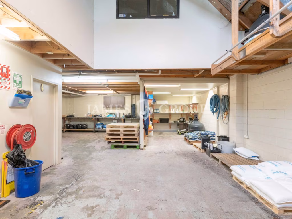 Affordable 171sqm Industrial Unit