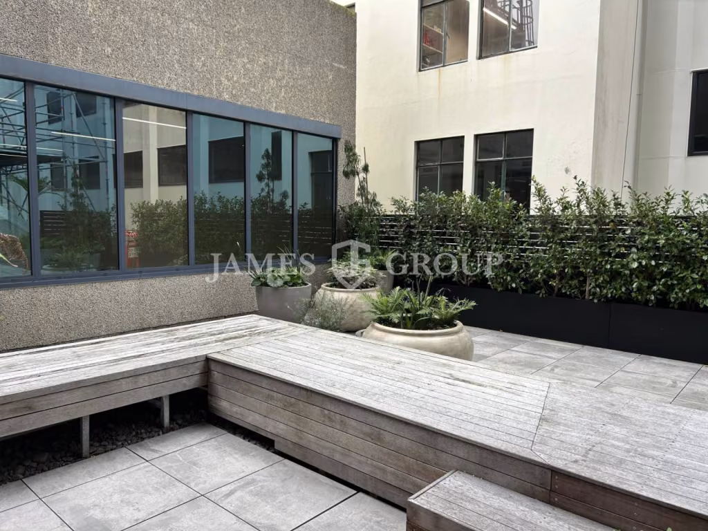 Plaza Level Office In The Heart Of The Cbd