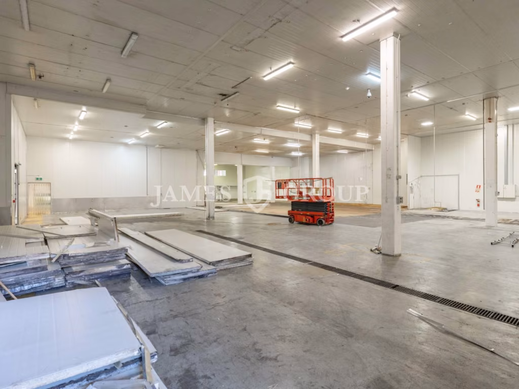 3,802m² Chilled Facility In Prime Penrose