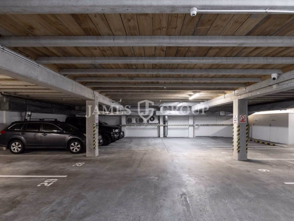 Premium Office Opportunity In City Fringe Suburb
