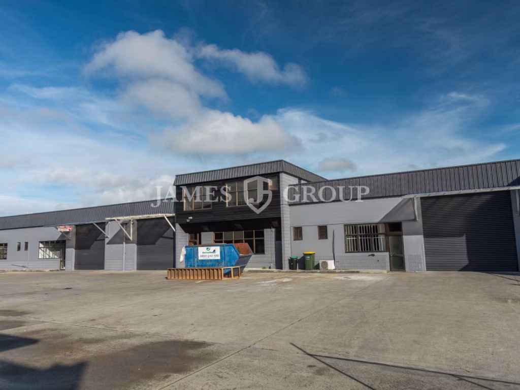Functional 270m² Warehouse With Dual Access