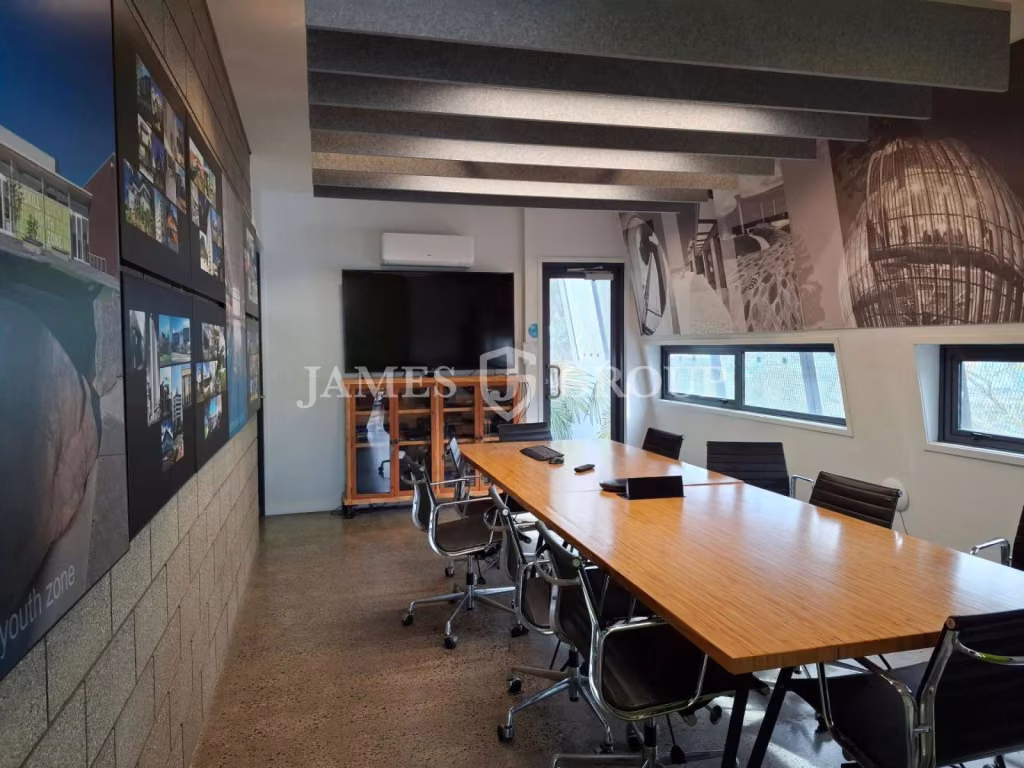 Polished Level 2 Office With Secure 24/7 Access