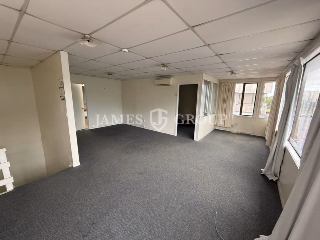 370sqm Industrial Unit – Minimal Office
