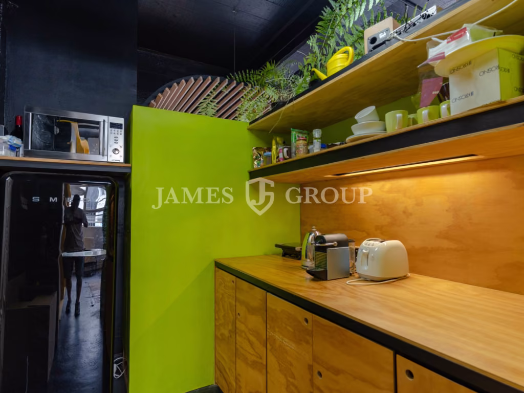 Newmarket Character 88m² Office