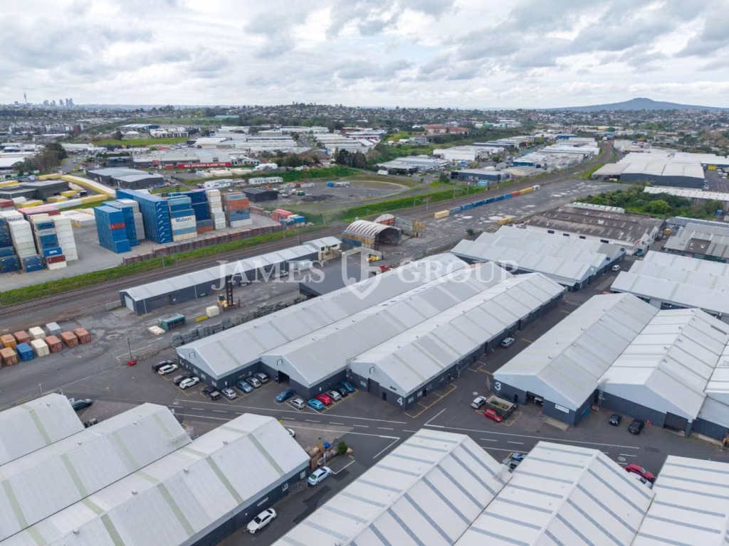 3,462m² Warehouse And Office With Yard