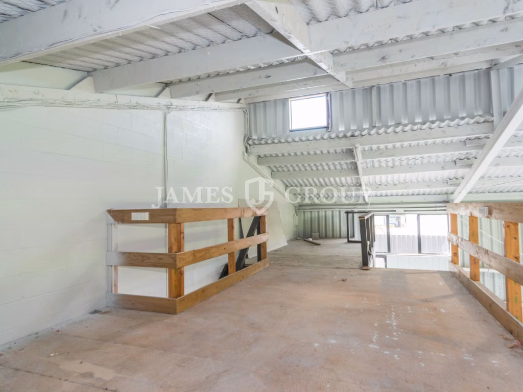 Tidy 122m² Industrial Unit In Papakura